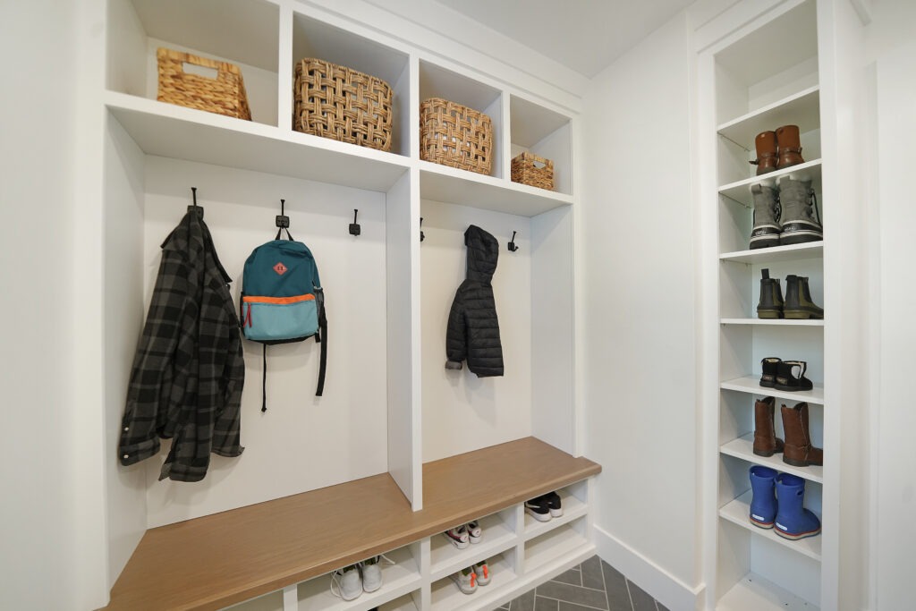 mudroom bench shelving